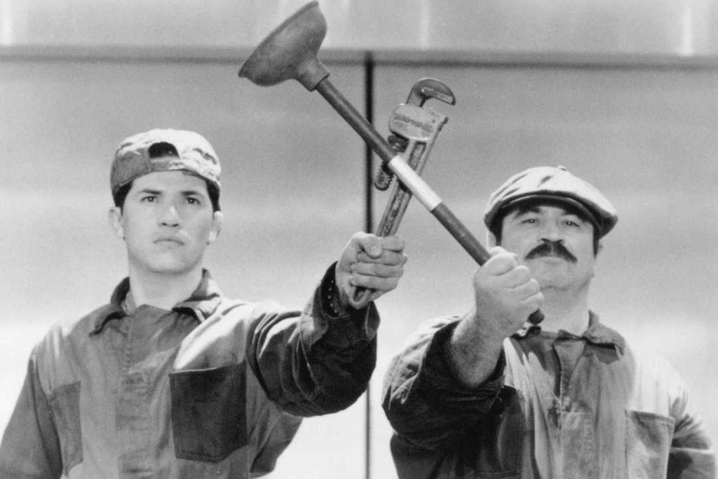 636009921200909656-john-leguizamo-and-bob-hoskins-in-super-mario-bros.–1993–large-picture