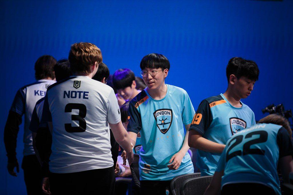 overwatch league London Spitfire gesture after a match with note